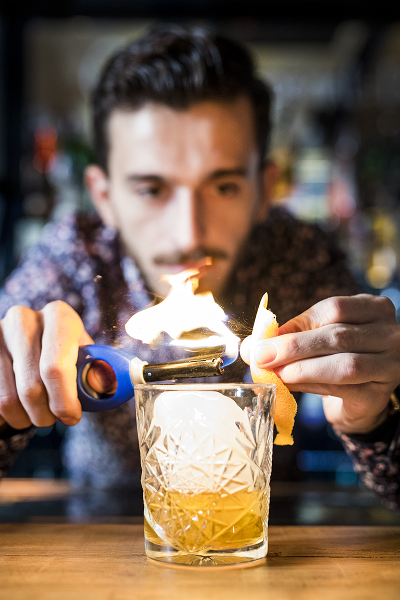 Bartender Andreas schenkt de op twee na beste cocktail van... de wereld! 