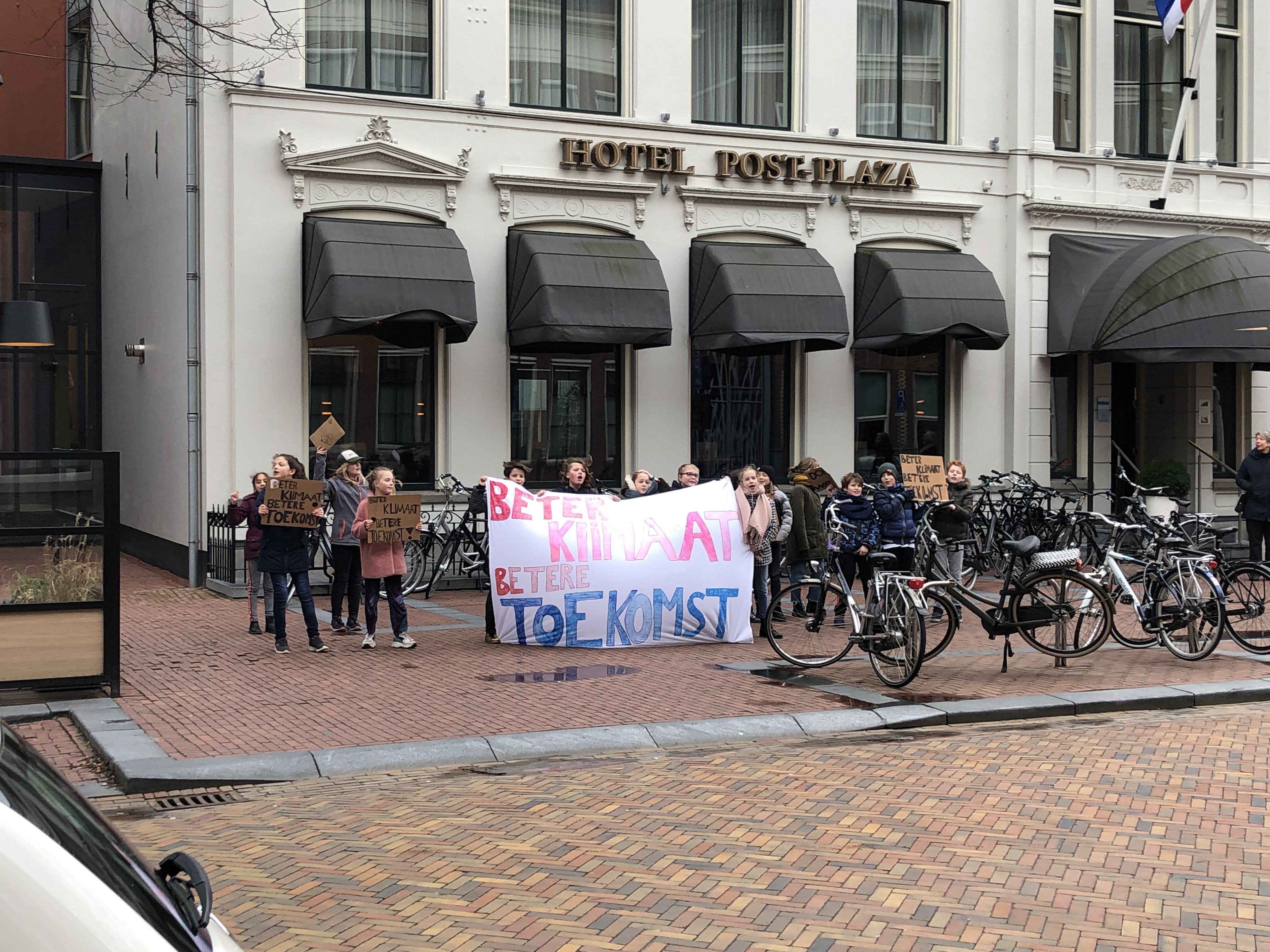 Protestmars door leeuwarden voor beter klimaat