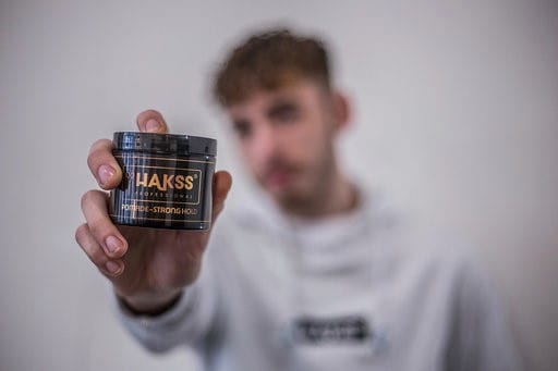 Breng je haar in model met Hakss Professional Styling Pomade