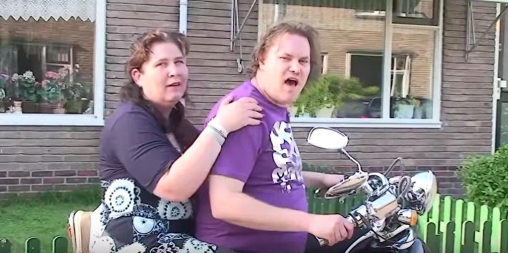 Kaartjes sturen naar de vriendin van zanger Rinus