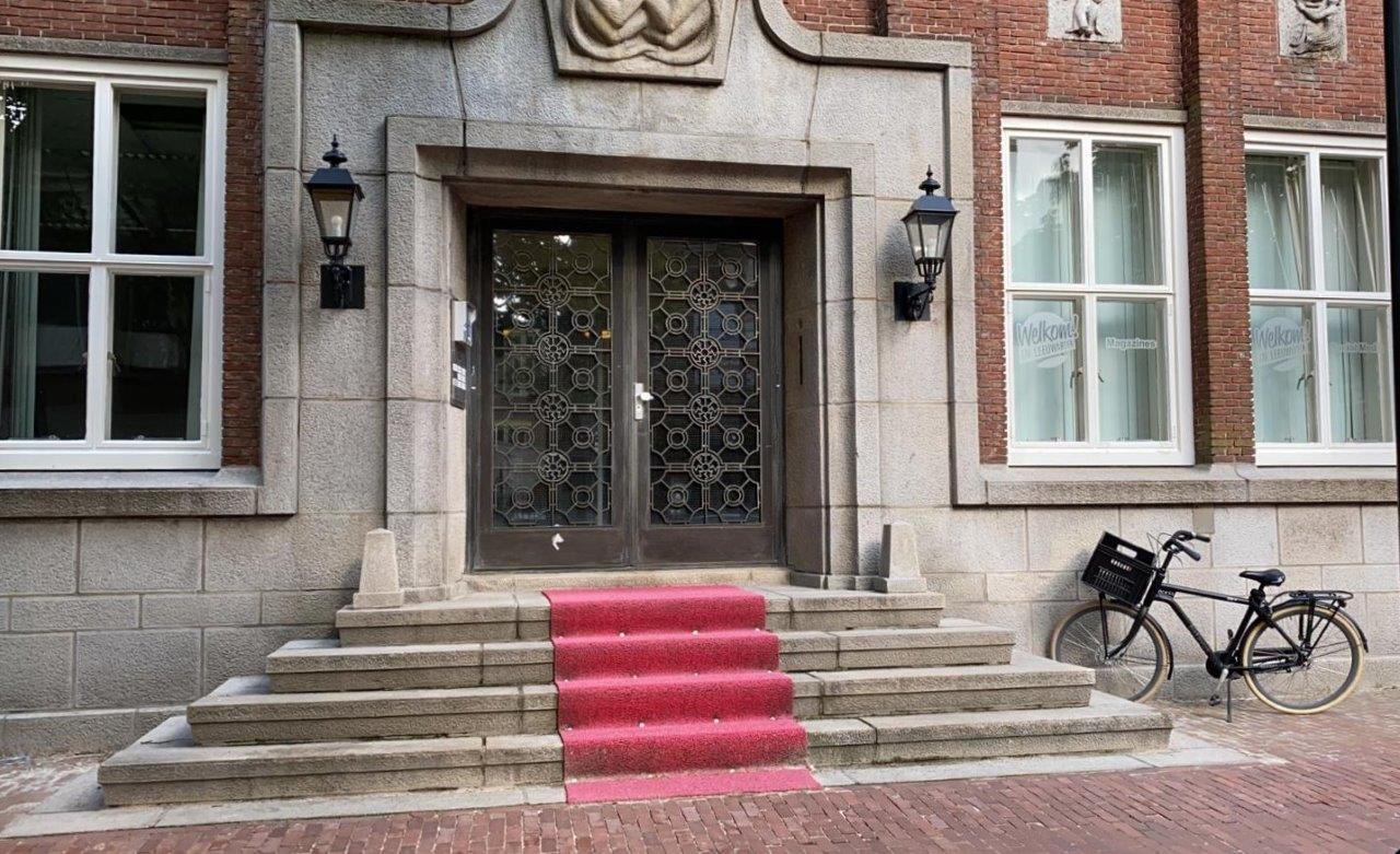 Studenten- en hotelkamers in KPN-gebouw aan de Tweebaksmarkt