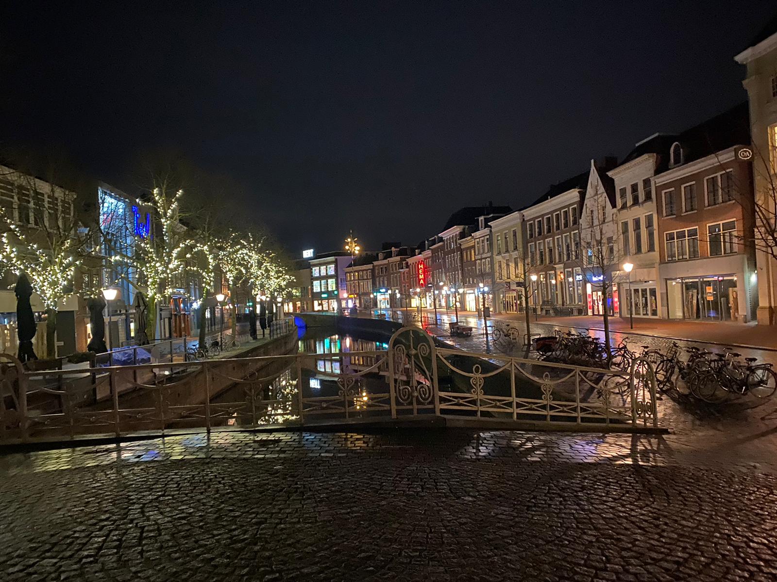Opvallend veel mensen kijken naar de straatwebcams