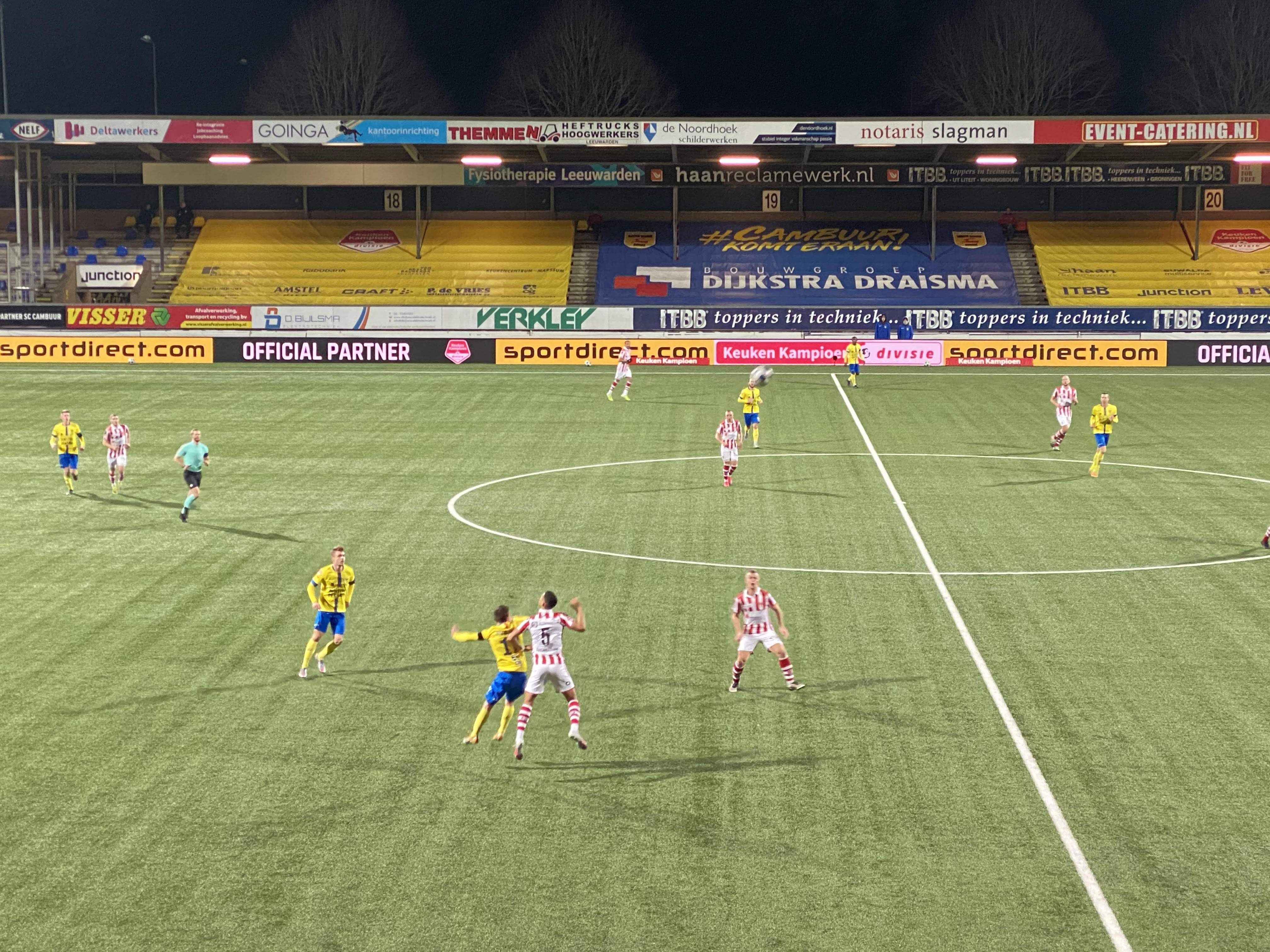 Koploper Cambuur verslaat TOP Oss in vermakelijk duel