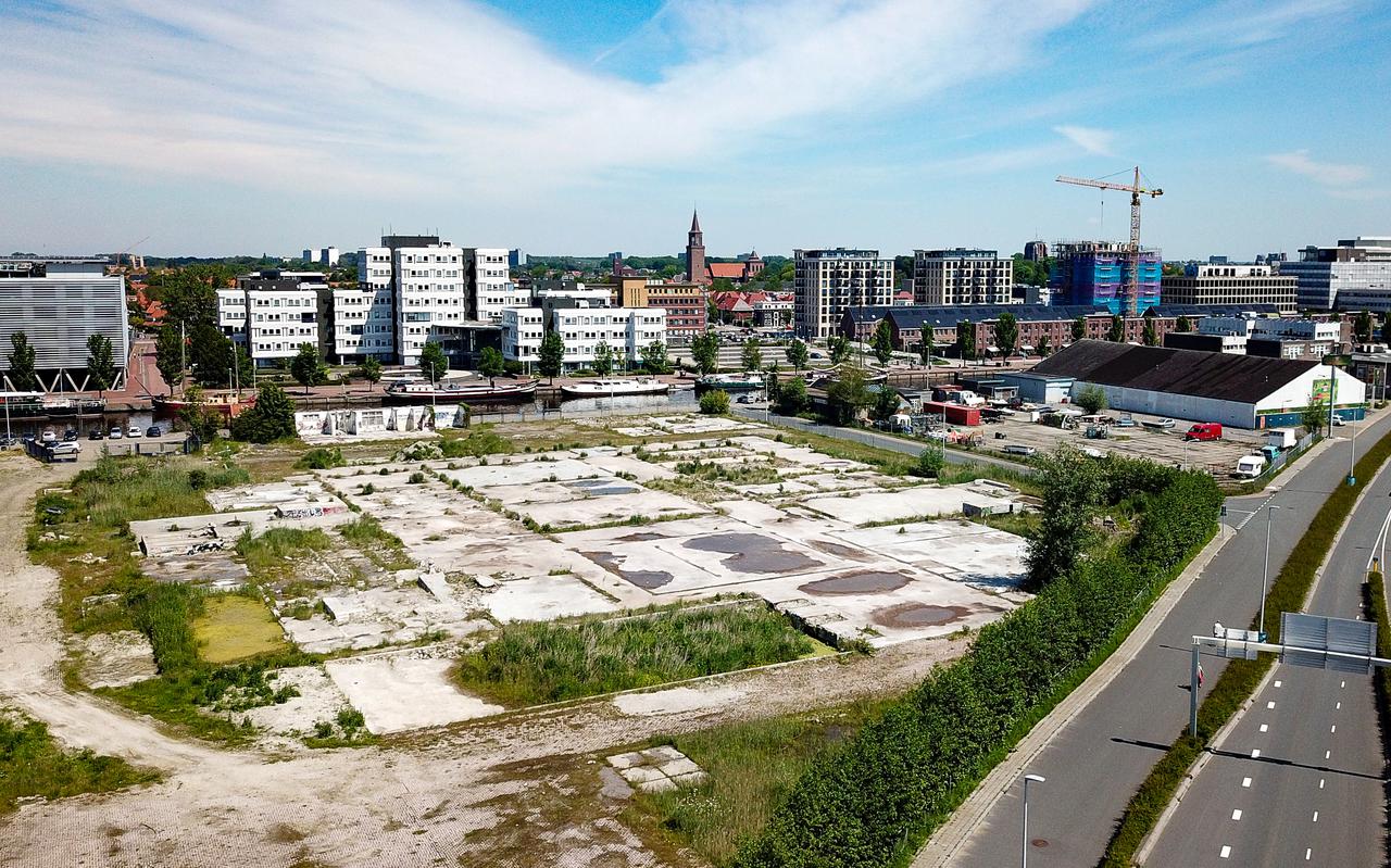 Op het Brada-terrein in Leeuwarden komt 13,5 meter hoge hal met ijsbaan