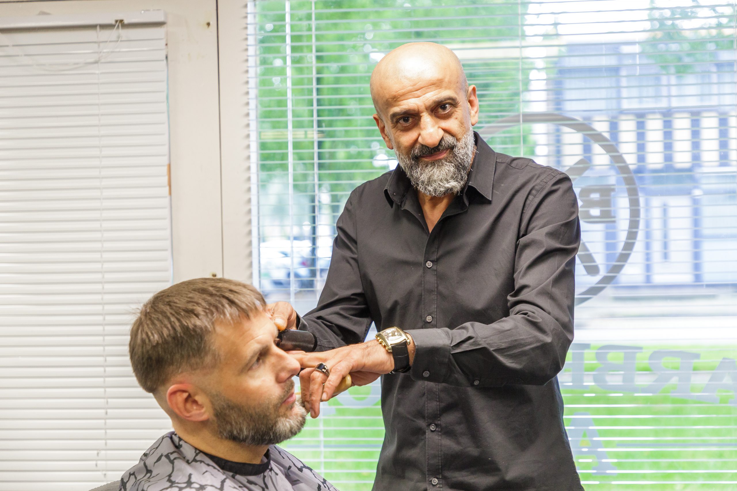 Video: een knipbeurt bij Barbershop Ali
